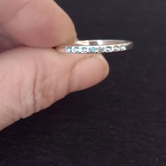 Elegant Silver and Blue Gemstone Ring Set - Picture 4 of 5